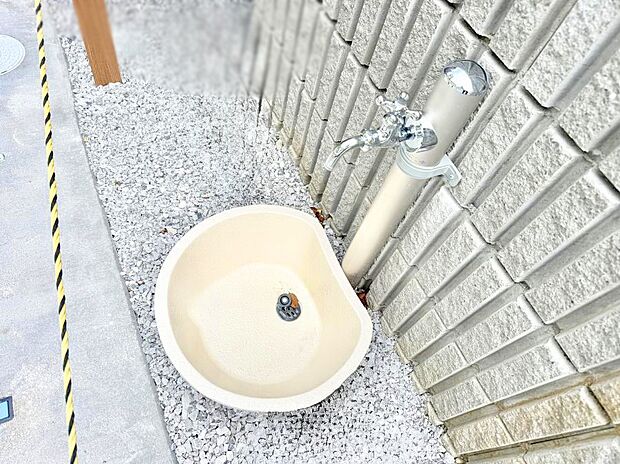 1号棟  ■ガーデニングや洗車などの際に大活躍な屋外立水栓  