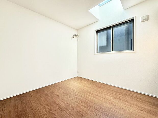 1号棟 ■落ち着いた色合いのお部屋で穏やかな時間を楽しめます