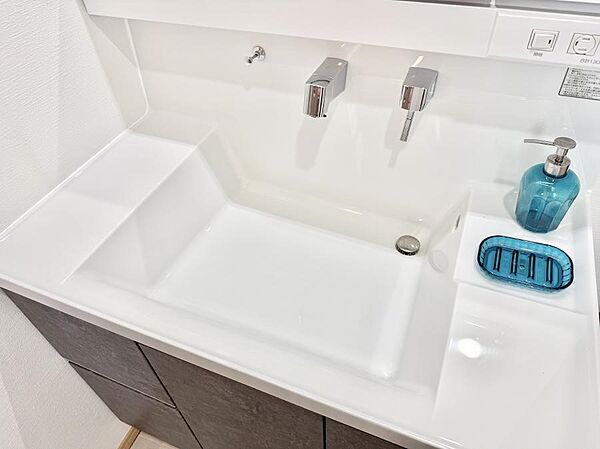 ■手洗いや顔を洗う時も快適に使える便利なシャワー