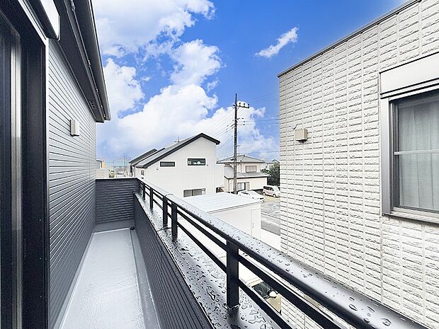 1号棟 ■ 季節の移ろいを感じられる開放的な空間です