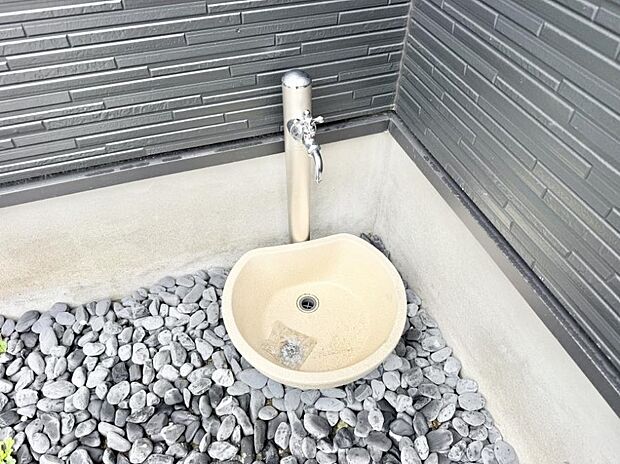 1号棟  ■ガーデニングや洗車などの際に大活躍な屋外立水栓  