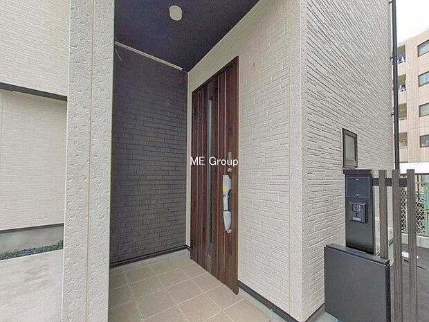 2号棟 ■ シンプルで美しく、住まいの第一印象を彩る玄関です