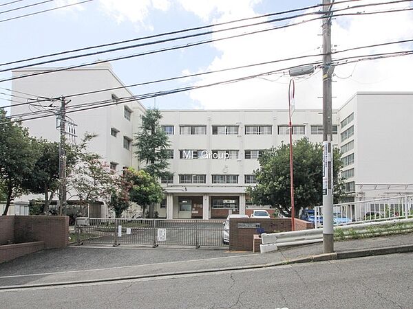 中学校 570m 横浜市立青葉台中学校