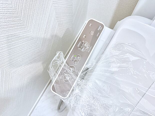 ■温水洗浄で快適、清潔感が保たれるシャワートイレ