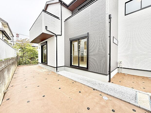 1号棟 ■暮らしに潤いを与える、緑が取り入れられた住まいです