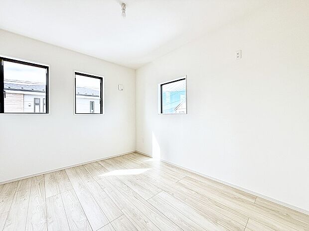 1号棟 ■落ち着いた色合いのお部屋で穏やかな時間を楽しめます