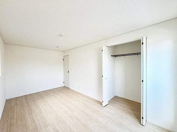2号棟 ■落ち着いた色合いのお部屋で穏やかな時間を楽しめます