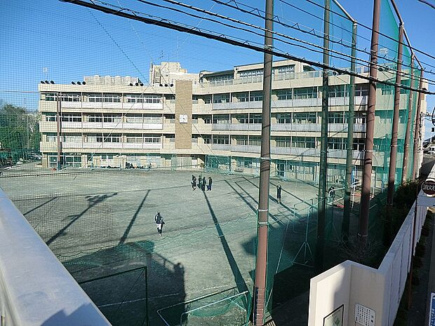 中学校 742m 横浜市立軽井沢中学校　