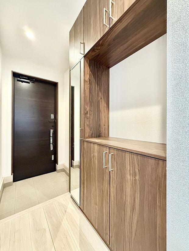 ■ 毎日を気持ちよく迎える、明るく温もりのある玄関