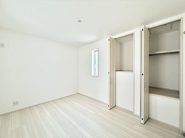 ■シンプルな空間で、収納付きベッドやデスクなど、多機能な家具を活用しやすいです