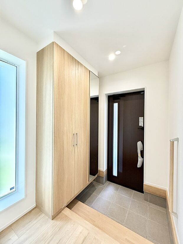 ■ 毎日を気持ちよく迎える、明るく温もりのある玄関