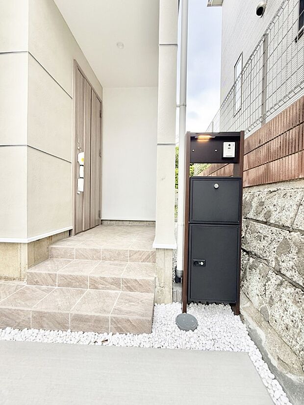 ■ 家族とゲストをやさしく迎える、心温まる玄関