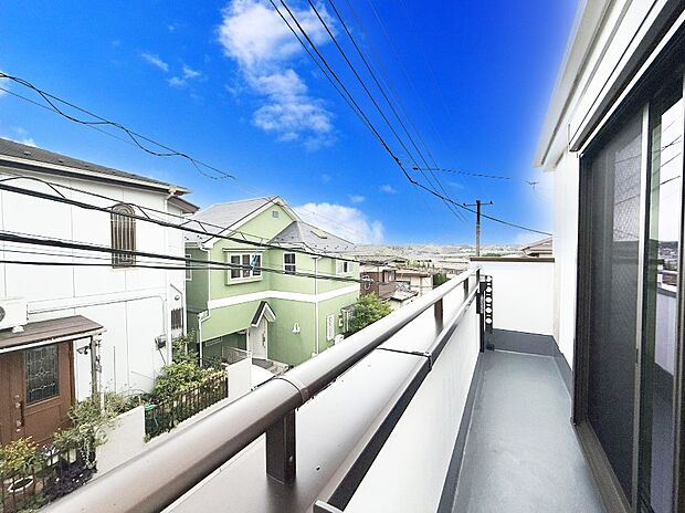 ■ 自然を身近に感じる、開放的なバルコニー