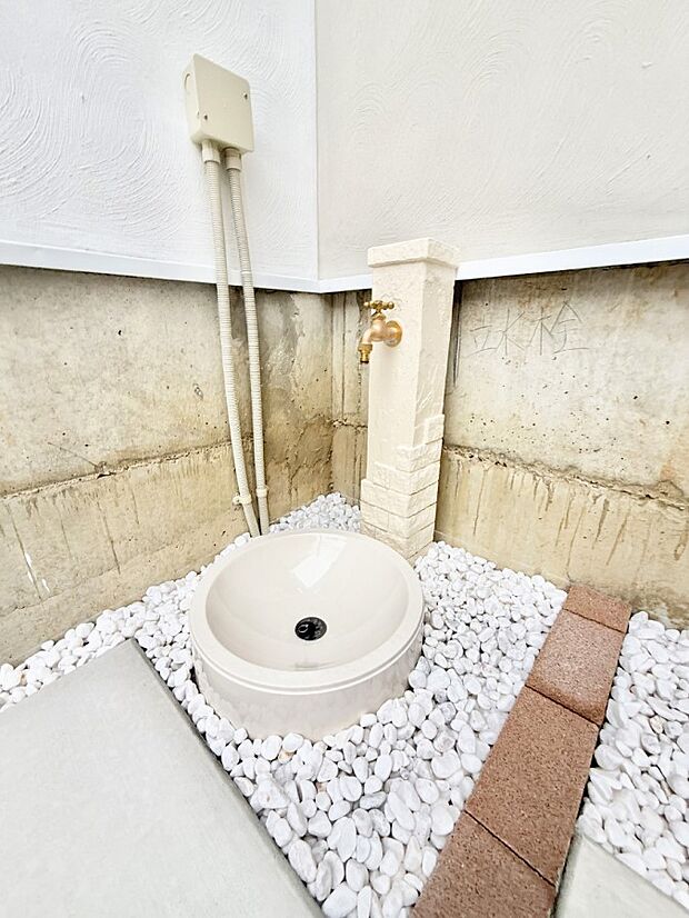 ■ガーデニングや洗車などの際に大活躍な屋外立水栓