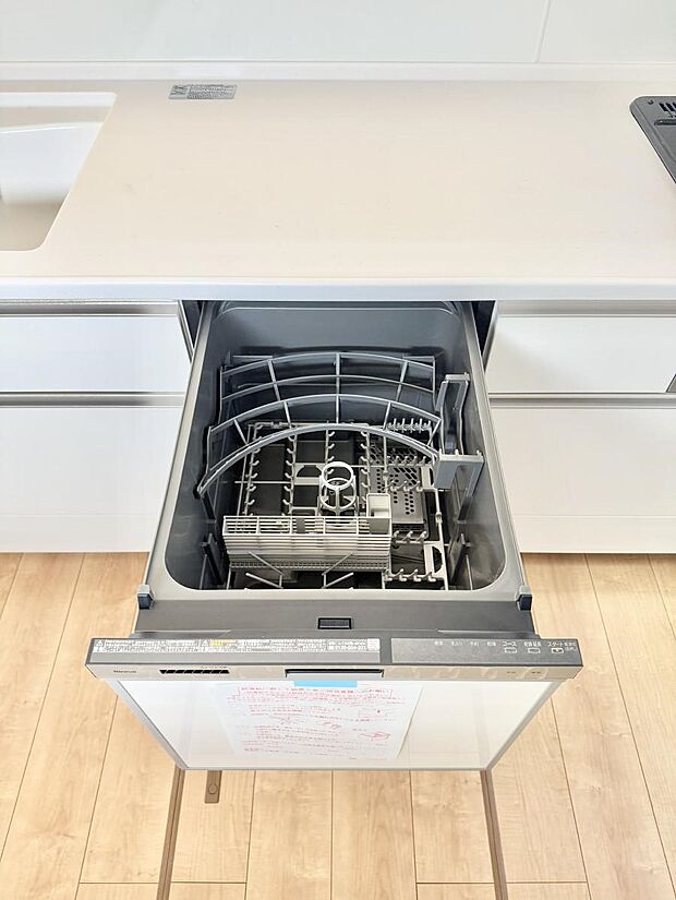 ■手間なく洗浄！食器をピカピカに仕上げてくれます