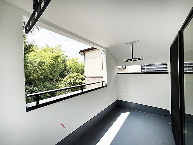 ■ 自然を身近に感じる、開放的なバルコニー