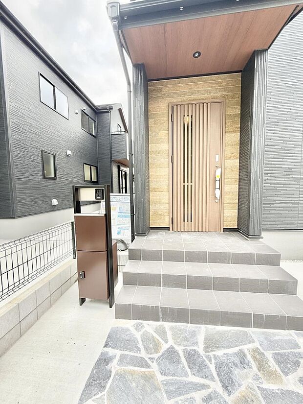 ■ 心地よい暮らしへとつながる、温かい玄関