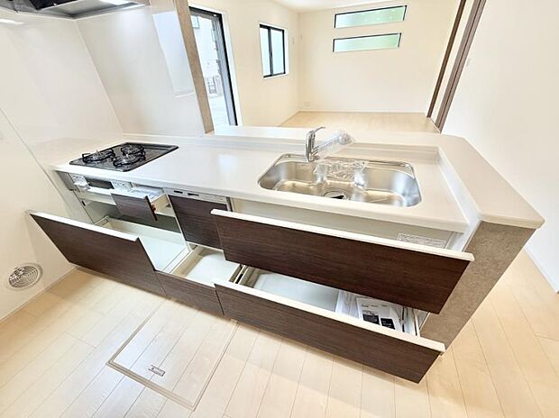 ■シンプルで機能的、毎日使いやすいキッチン