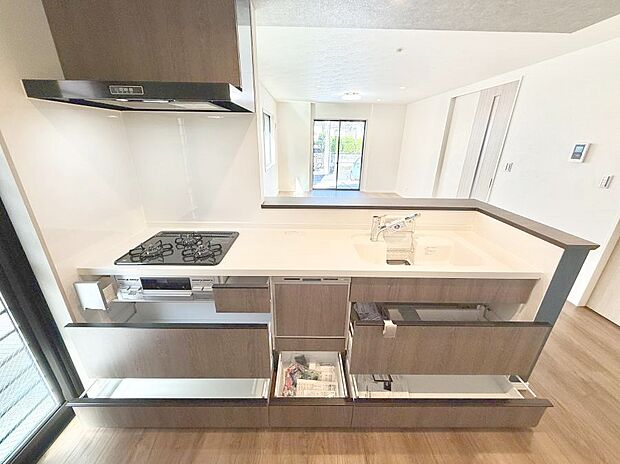 収納力豊富なシステムキッチンです！