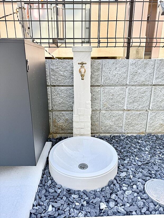 ■ガーデニングや洗車などの際に大活躍な屋外立水栓  