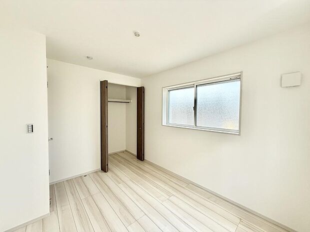 ■シンプルな空間で、収納付きベッドやデスクなど、多機能な家具を活用しやすいです