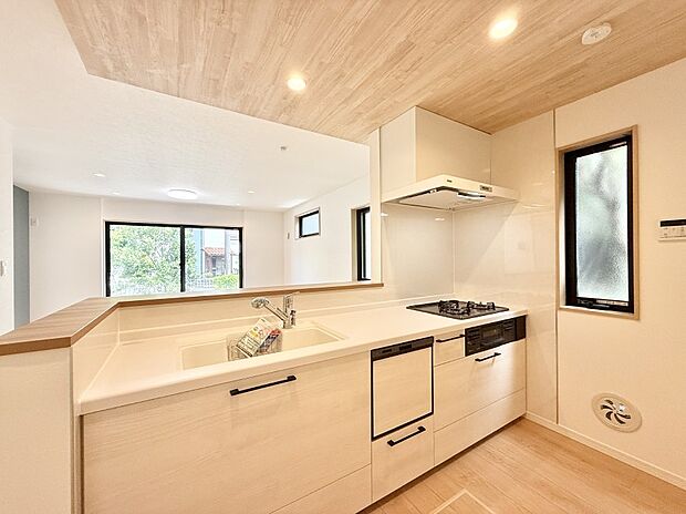 ■家族の会話が弾む、心地よいキッチンスペース