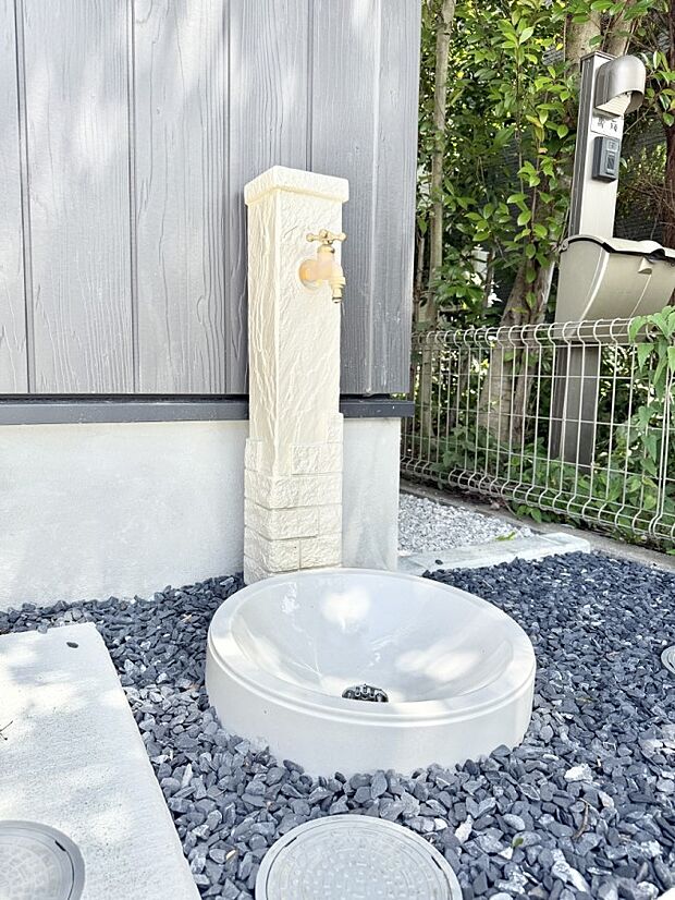 ■ガーデニングや洗車などの際に大活躍な屋外立水栓