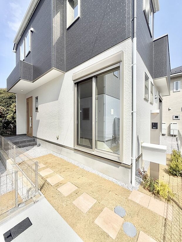 ■ 家族とゲストをやさしく迎える、心温まる玄関