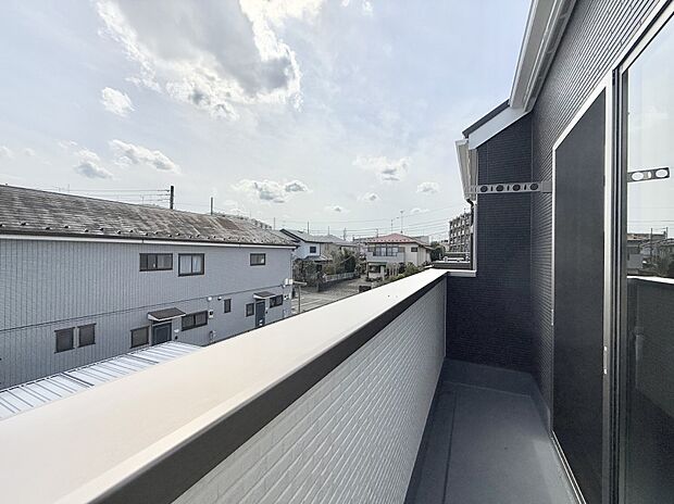 ■ 自然を身近に感じる、開放的なバルコニー