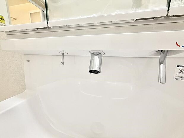 ■細かい部分まで洗いやすく便利なハンドシャワー付き