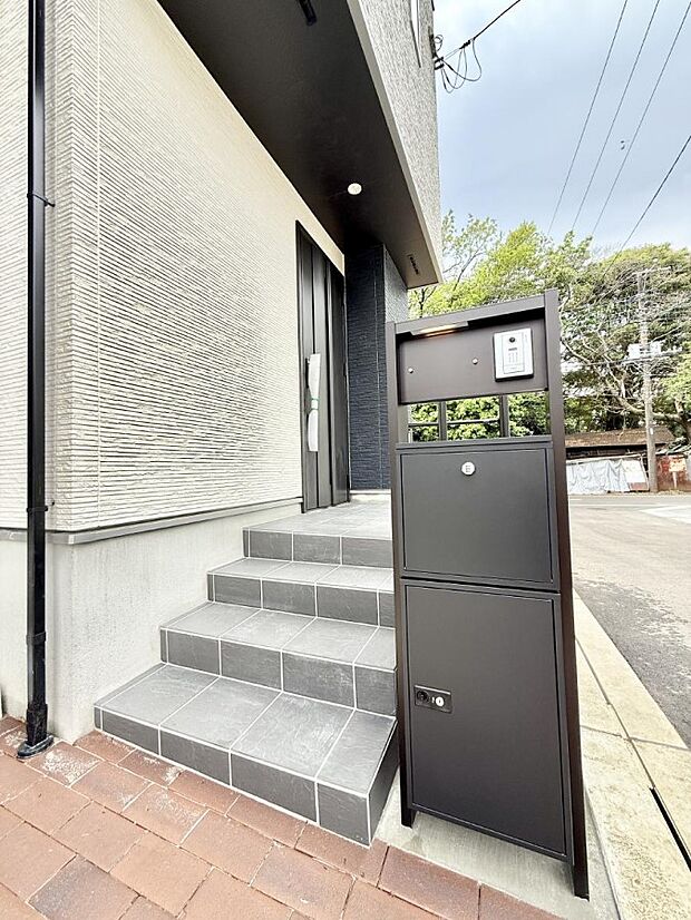 ■ 心地よい暮らしへとつながる、温かい玄関