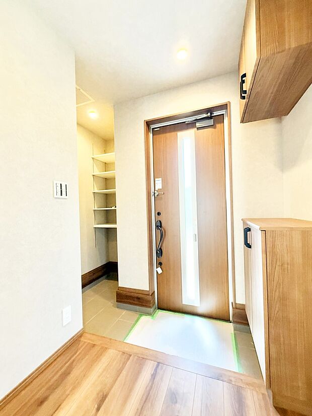 ■欲しかったシューズインクローク！雨具や三輪車、ベビーカーも置けます！  