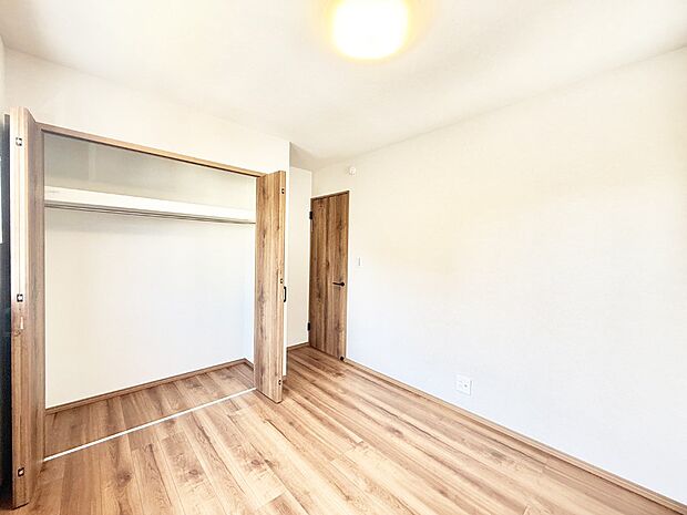 広いクローゼット、収納は多い方が嬉しいですね！