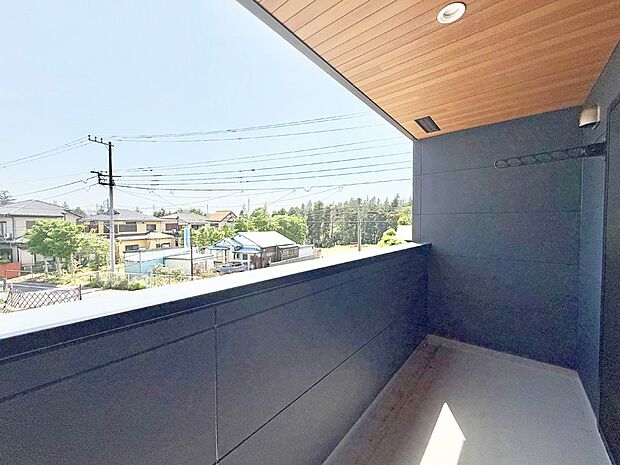 ■天候を気にせず洗濯物を干せるインナーバルコニー!