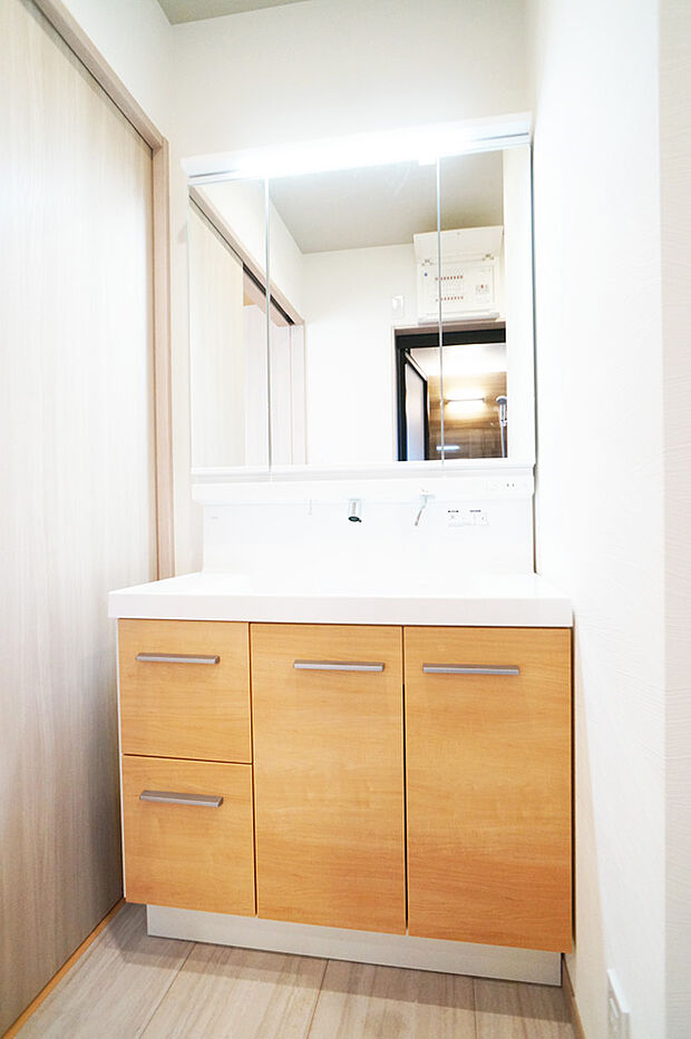 ■明るい洗面所は毎朝の歯磨きも楽しくできちゃいそうです♪