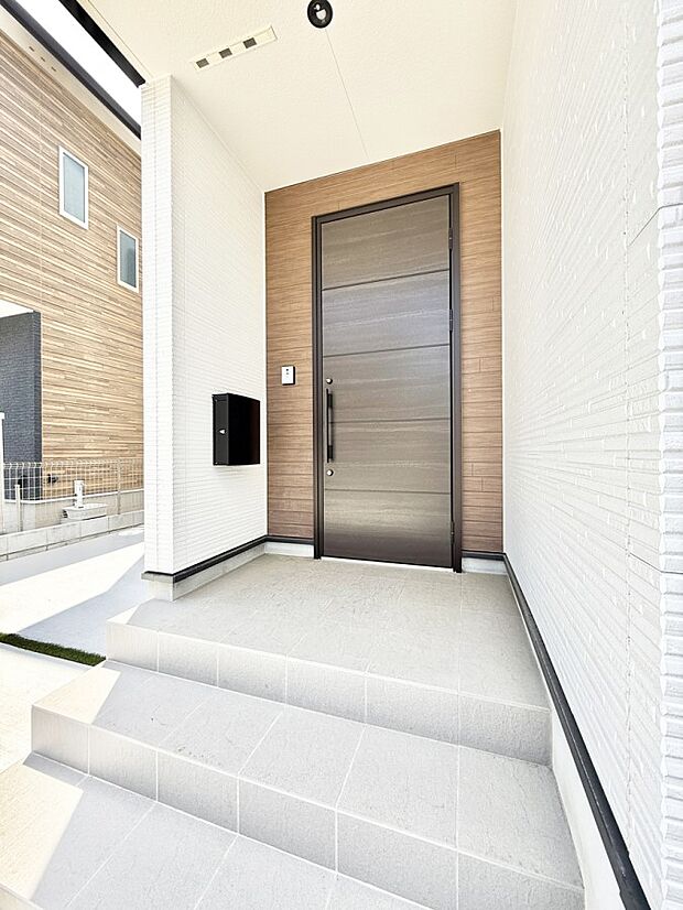 ■ 家族とゲストをやさしく迎える、心温まる玄関