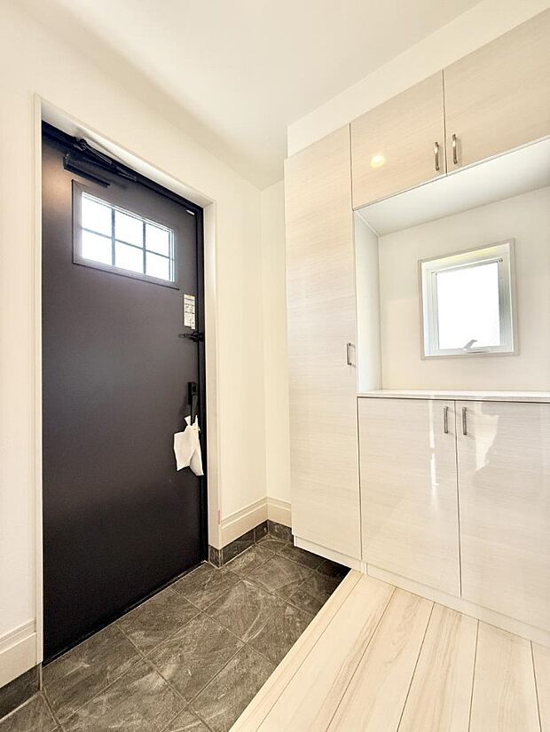 ■ 毎日を気持ちよく迎える、明るく温もりのある玄関