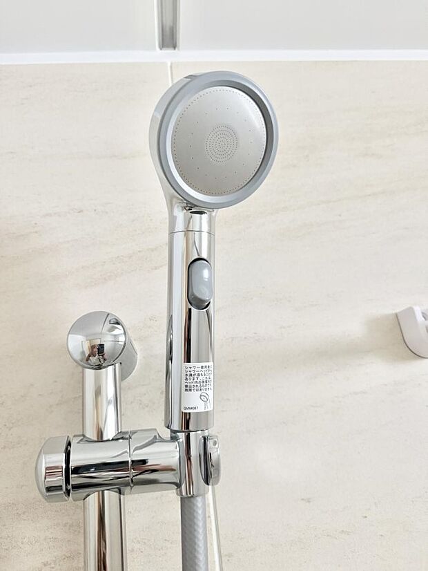 ■手元で簡単に止水できるため、水の無駄遣いを減らすことができます。