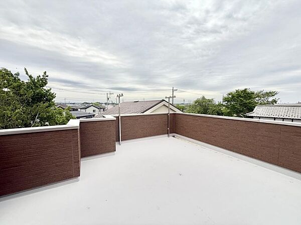 ■ 心地よい風と光を感じる、くつろぎのバルコニー