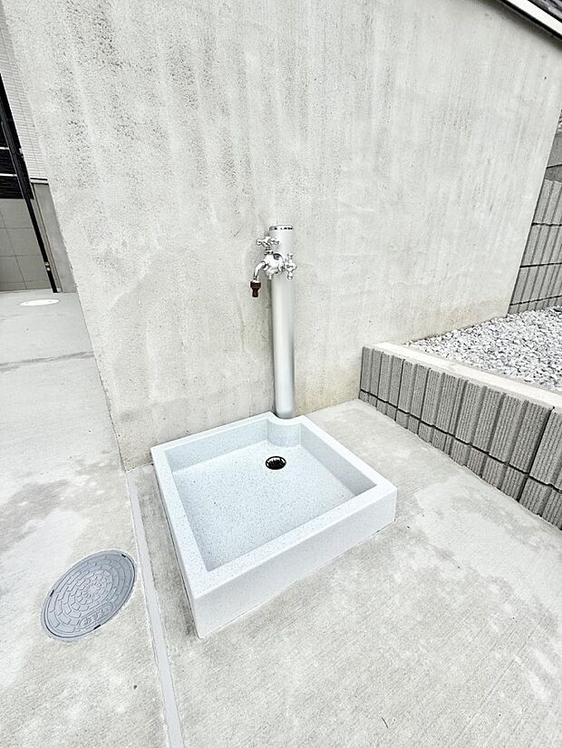 ■ガーデニングや洗車などの際に大活躍な屋外立水栓