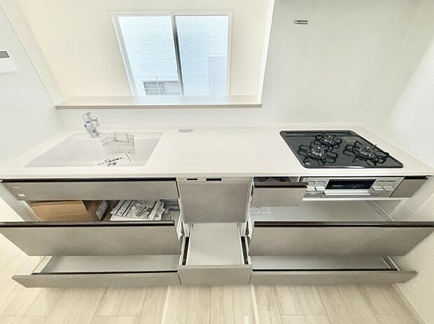 ■シンプルで機能的、毎日使いやすいキッチン