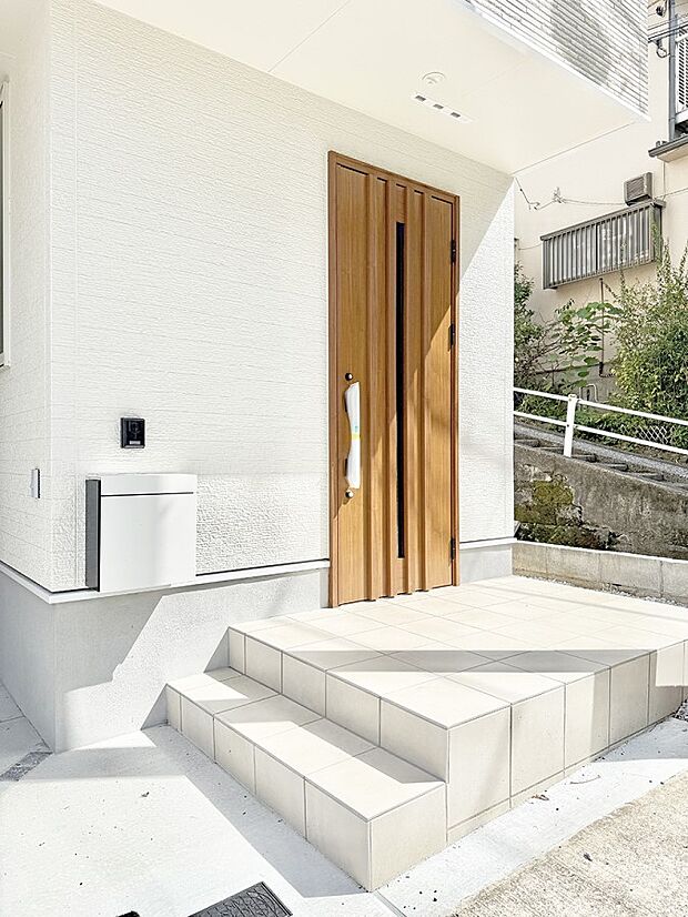 ■ 家族とゲストをやさしく迎える、心温まる玄関