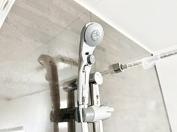 ■手元で簡単に止水できるため、水の無駄遣いを減らすことができます。