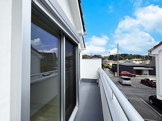 ■ 心地よい風と光を感じる、くつろぎのバルコニー