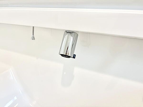 ■細かい部分まで洗いやすく便利なハンドシャワー付き