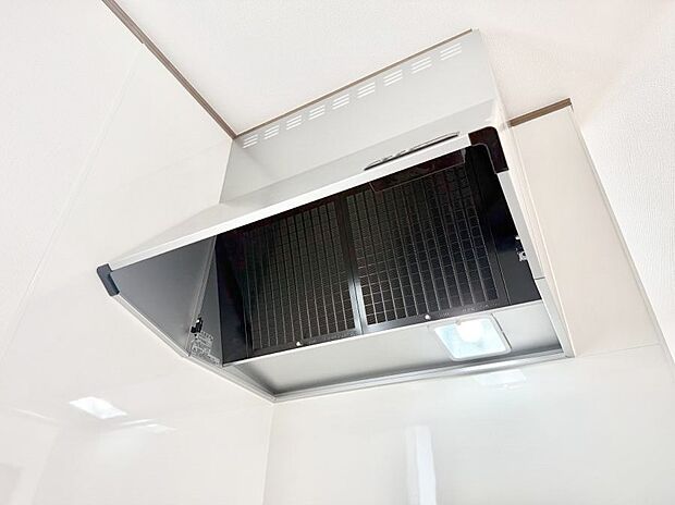 ■フードに覆われている為、匂いが換気扇に誘導され、効率的に排煙ができます