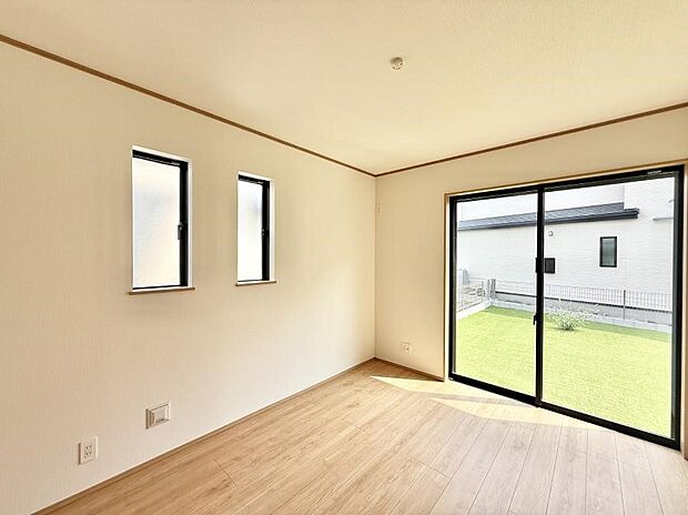 ■シンプルな空間で、収納付きベッドやデスクなど、多機能な家具を活用しやすいです