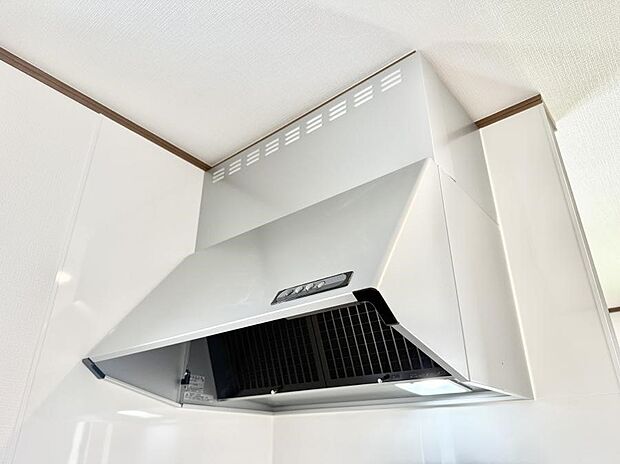 ■フードに覆われている為、匂いが換気扇に誘導され、効率的に排煙ができます