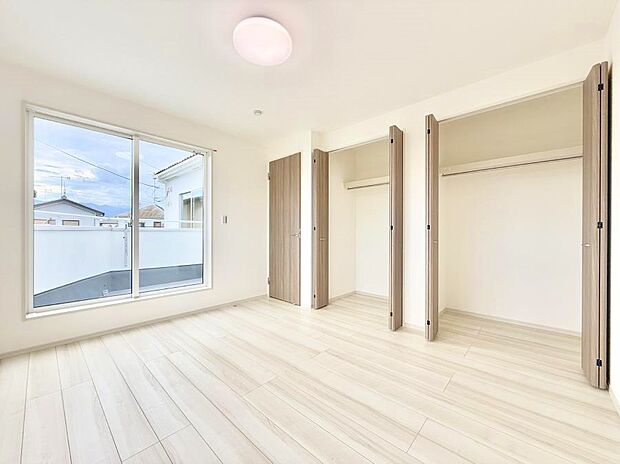 ■シンプルな空間で、収納付きベッドやデスクなど、多機能な家具を活用しやすいです