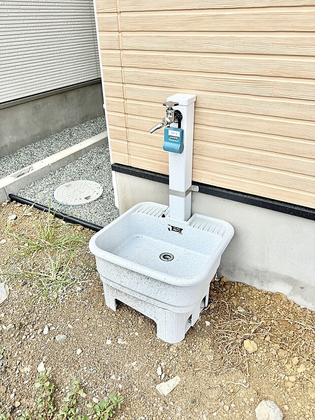 ■ガーデニングや洗車などの際に大活躍な屋外立水栓